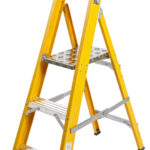 Lyte Magnastep 3 Tread Glassfibre Platform Step Ladder